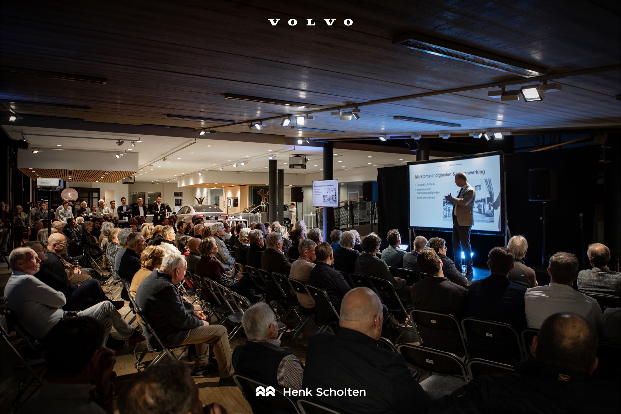 Corporate presentation with audience, projection screen and technical support
